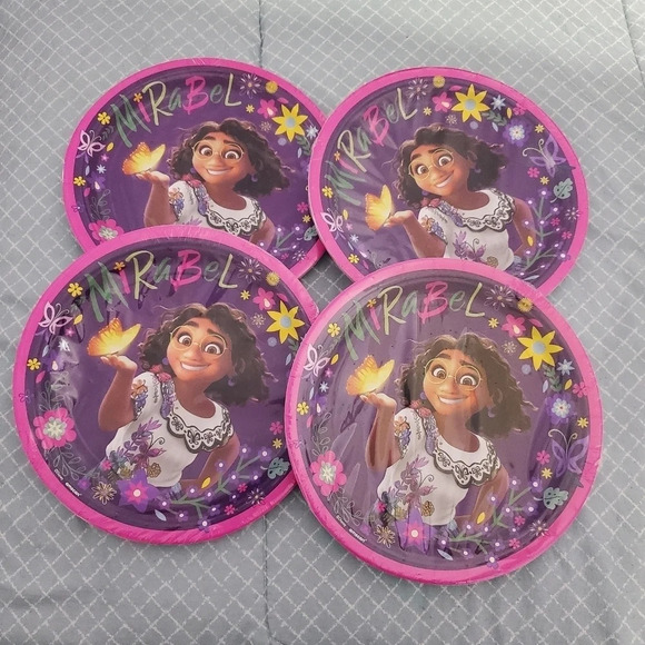Disney Encanto Mirabel Paper Lunch Plates 9" Birthday Party Bundle 32 ct - Picture 1 of 3